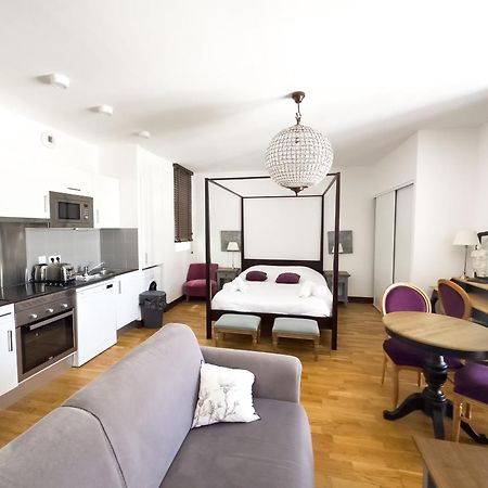 Residence De L'Arsenal Royal - Meubles De Tourisme Рошфор Экстерьер фото