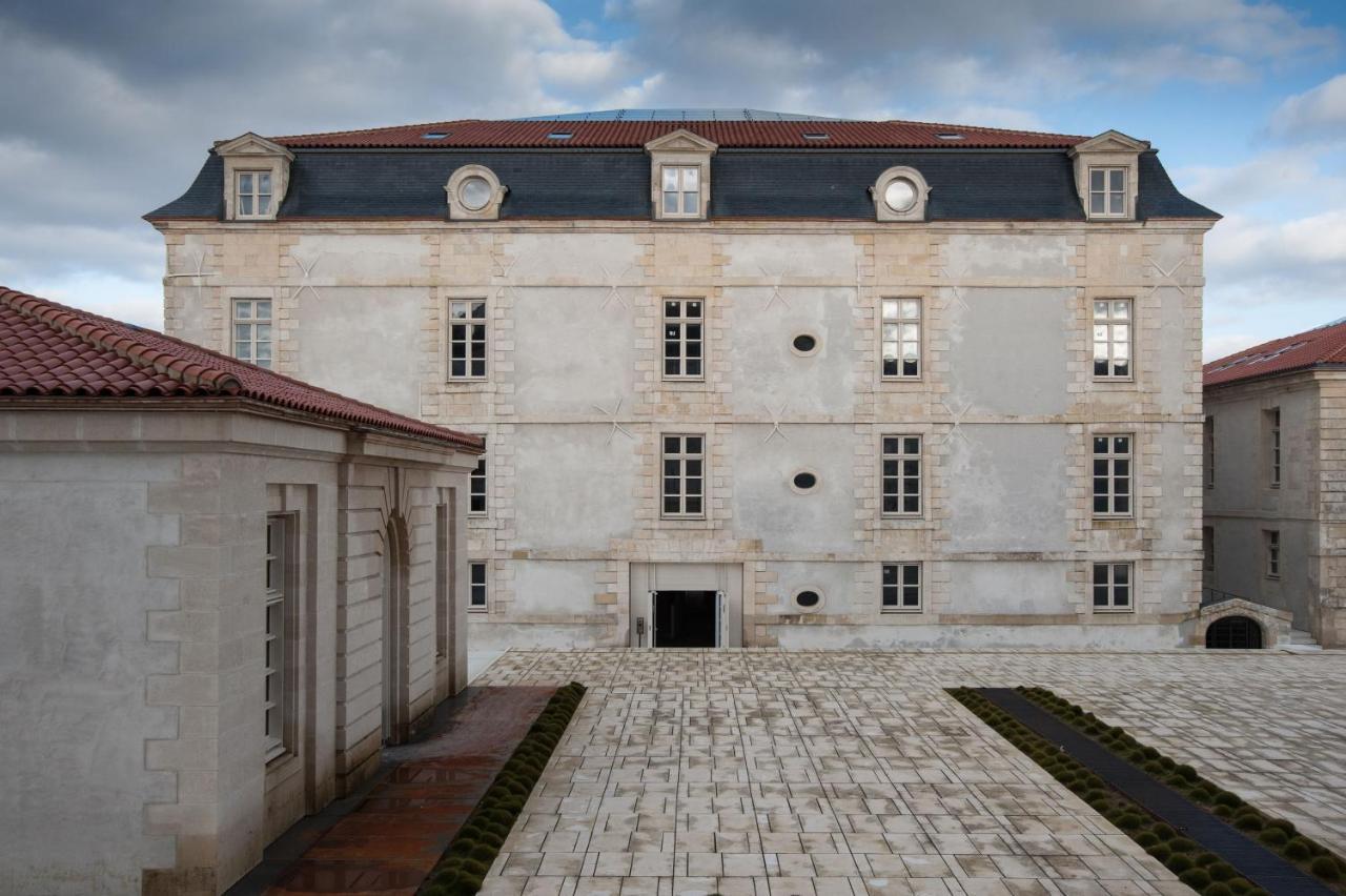 Residence De L'Arsenal Royal - Meubles De Tourisme Рошфор Экстерьер фото
