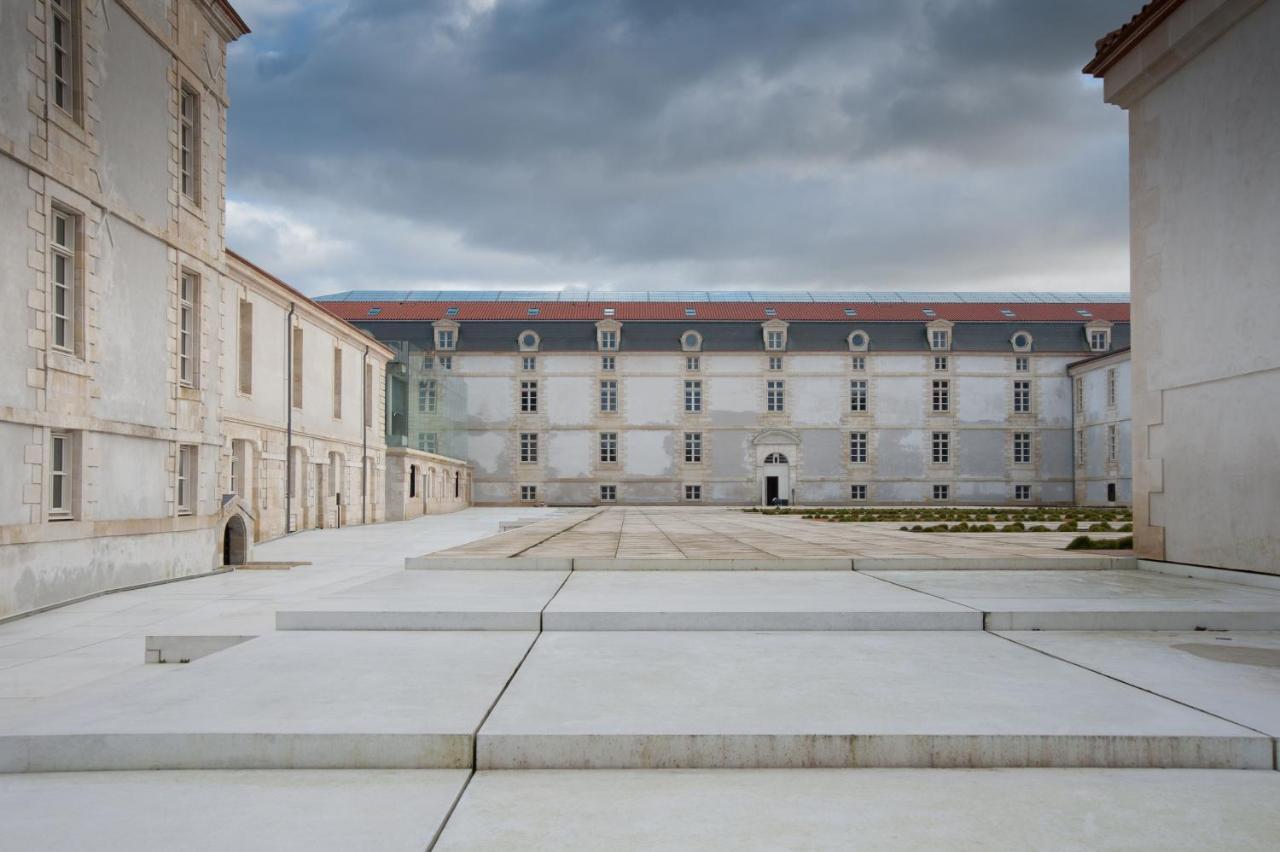 Residence De L'Arsenal Royal - Meubles De Tourisme Рошфор Экстерьер фото