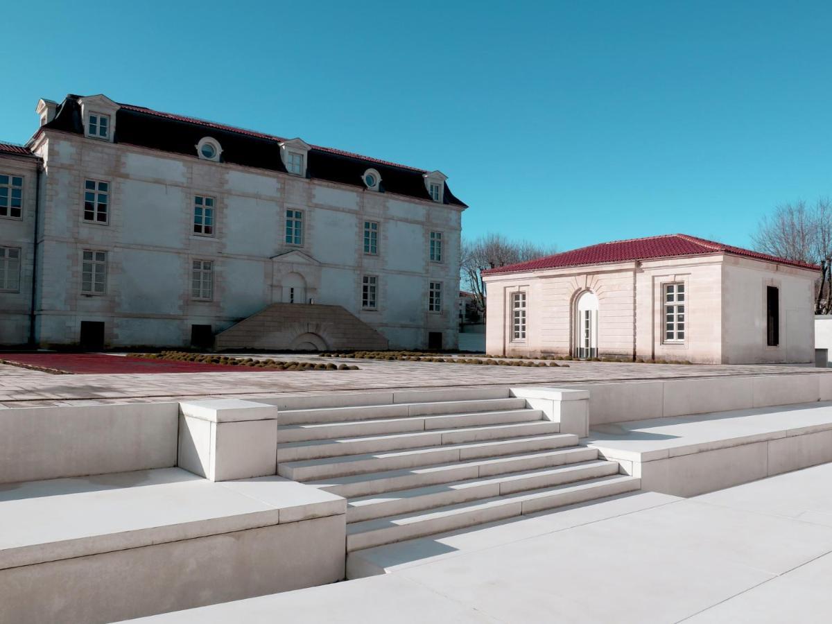 Residence De L'Arsenal Royal - Meubles De Tourisme Рошфор Экстерьер фото