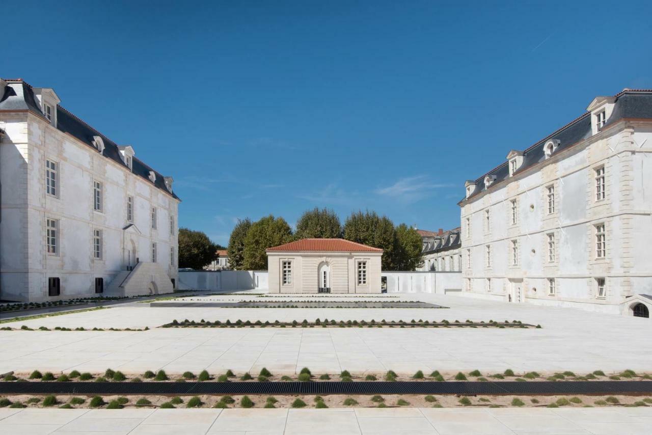 Residence De L'Arsenal Royal - Meubles De Tourisme Рошфор Экстерьер фото